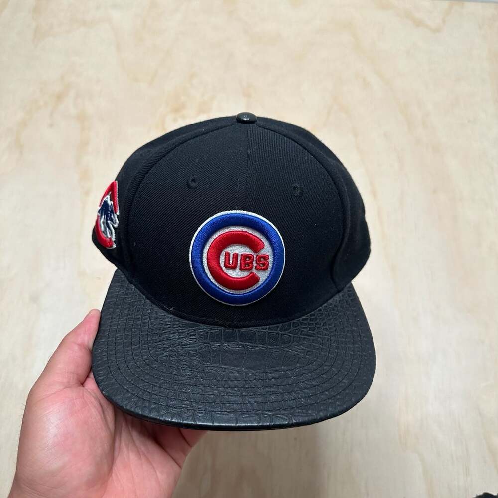 Pro Standard Chicago Cubs Black Leather Brim Strapback Hat